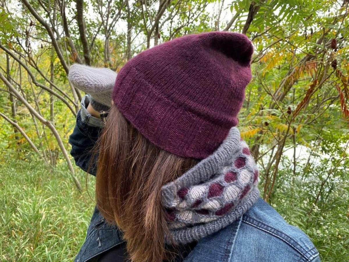 One more hug - Free cowl, hat & mittens pattern