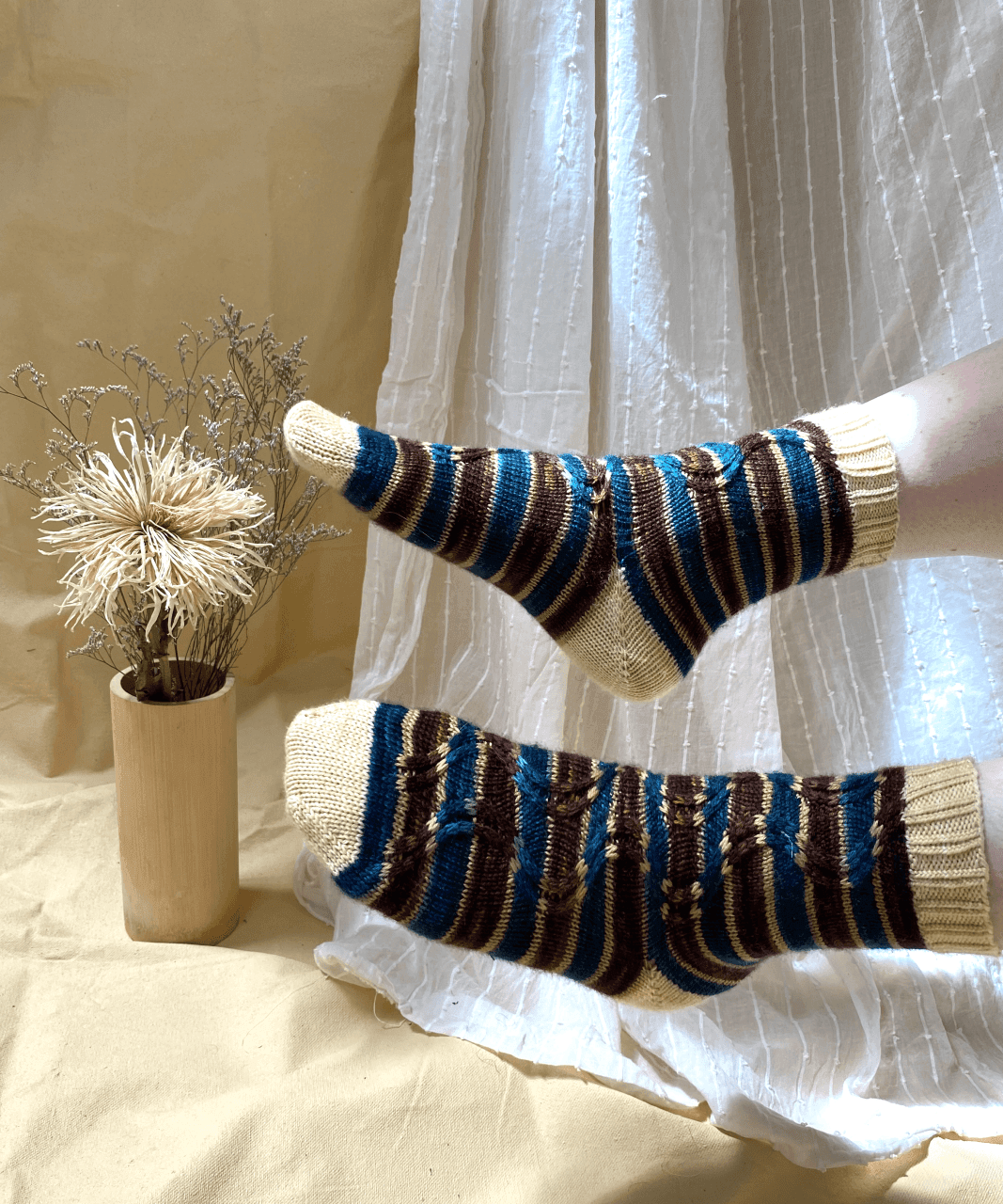 In the Grass Zig-Zag Socks Patron de Bas au Tricot Gratuit