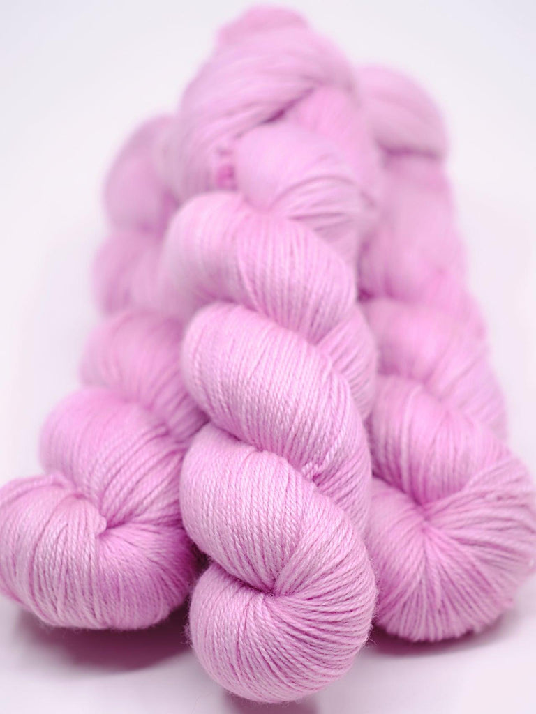 Hand-dyed SUPER SOCK MACKINTOSH ROSES yarn