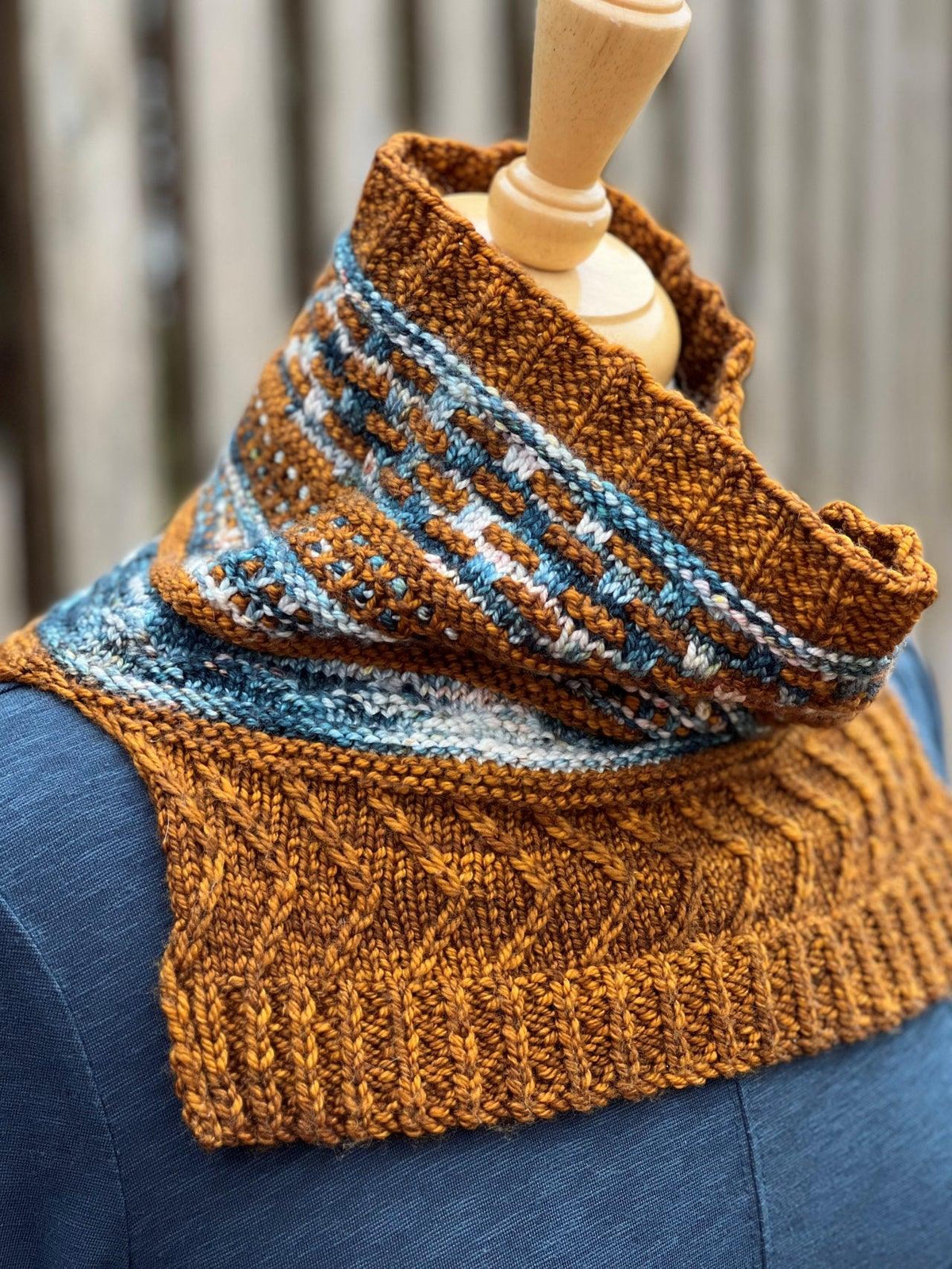 Cowl knitting kit : Wintry Woods