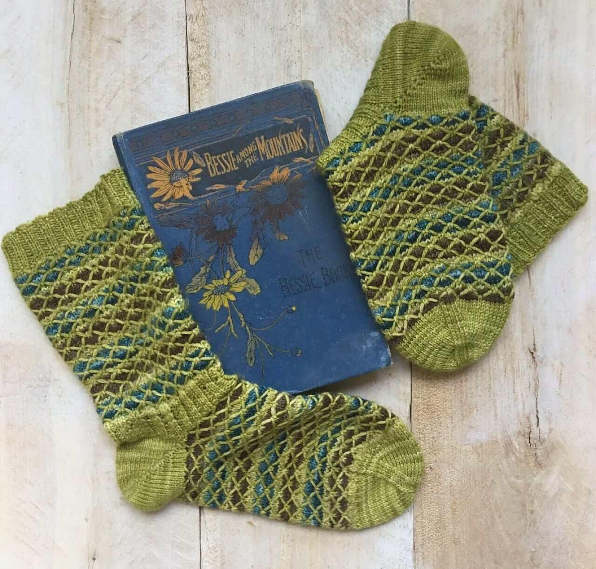 X Mark The Spot - Free socks pattern