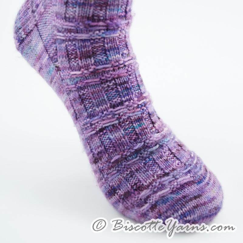 Free Sock pattern ♥ Dorique socks