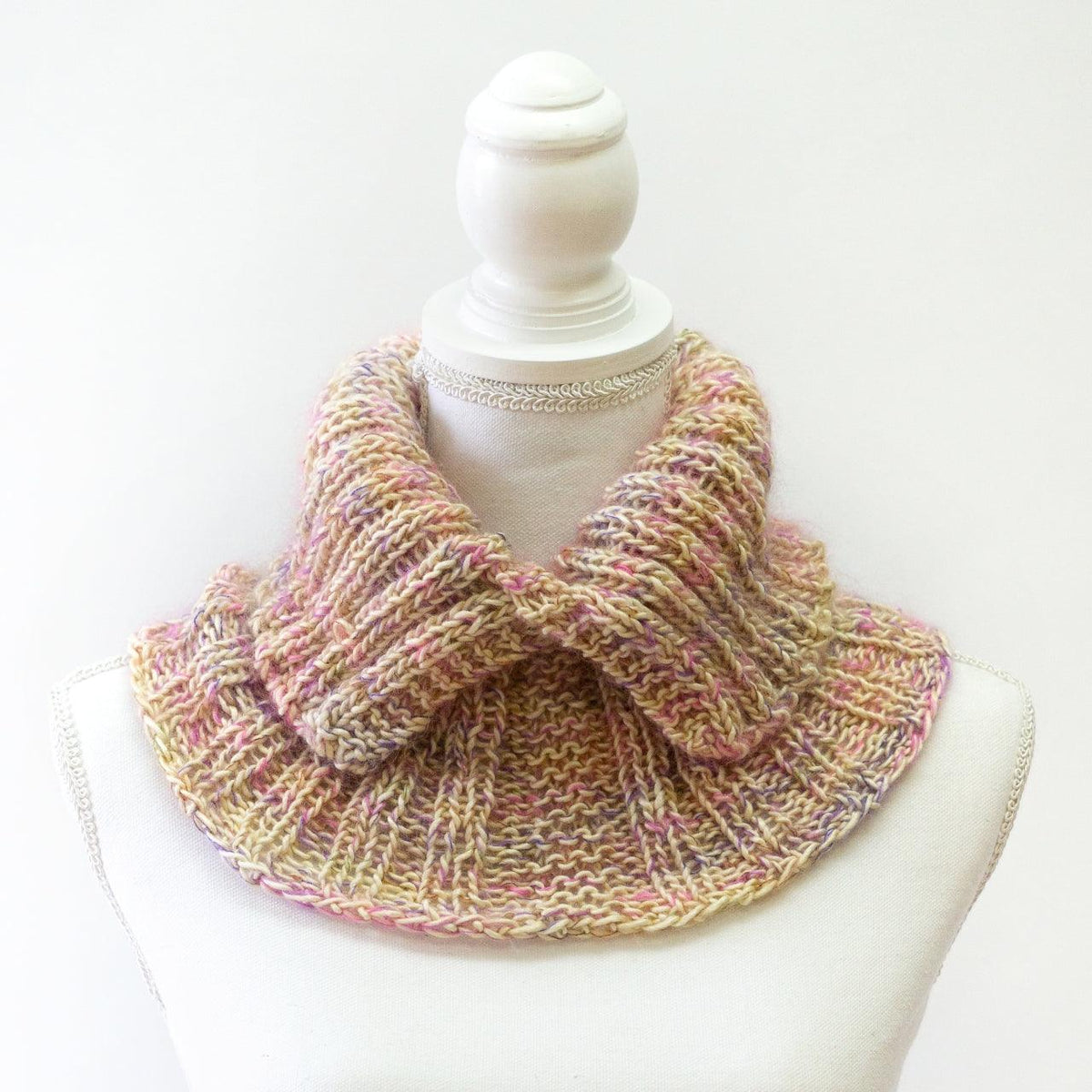 Cache-Cou Doux - Free Neckwarmer Pattern - Les Laines Biscotte Yarns