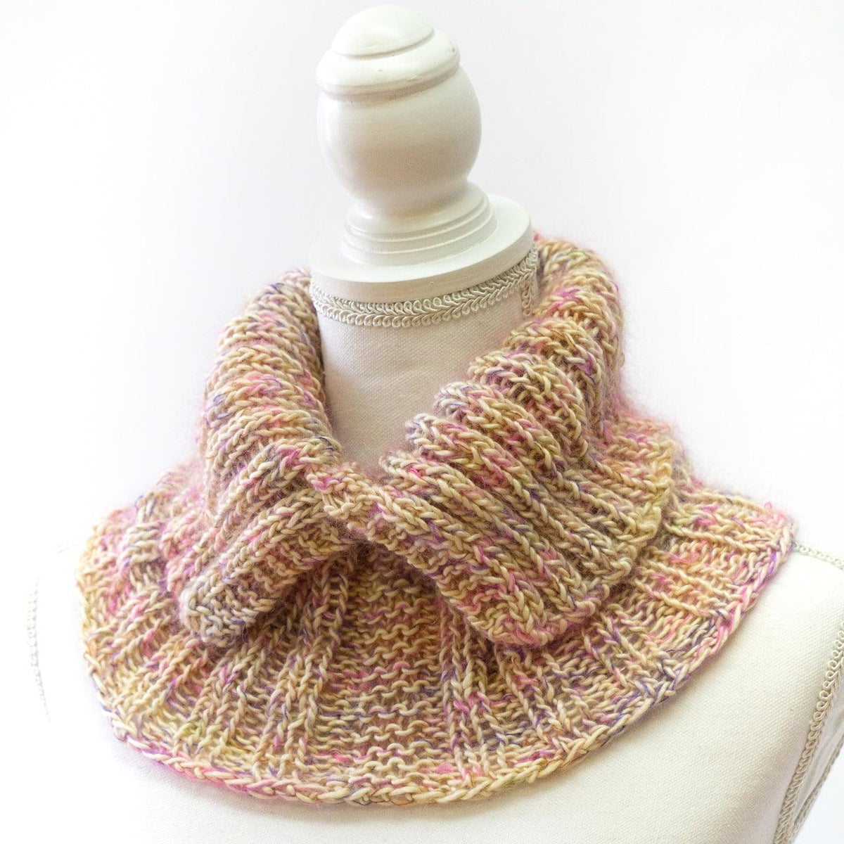 Cache-Cou Doux - Free Neckwarmer Pattern - Les Laines Biscotte Yarns