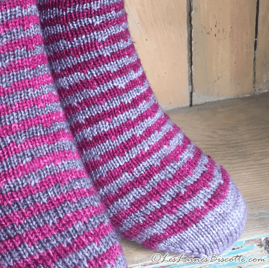 Free socks pattern - The 2 make a pair (Les 2 font la paire)