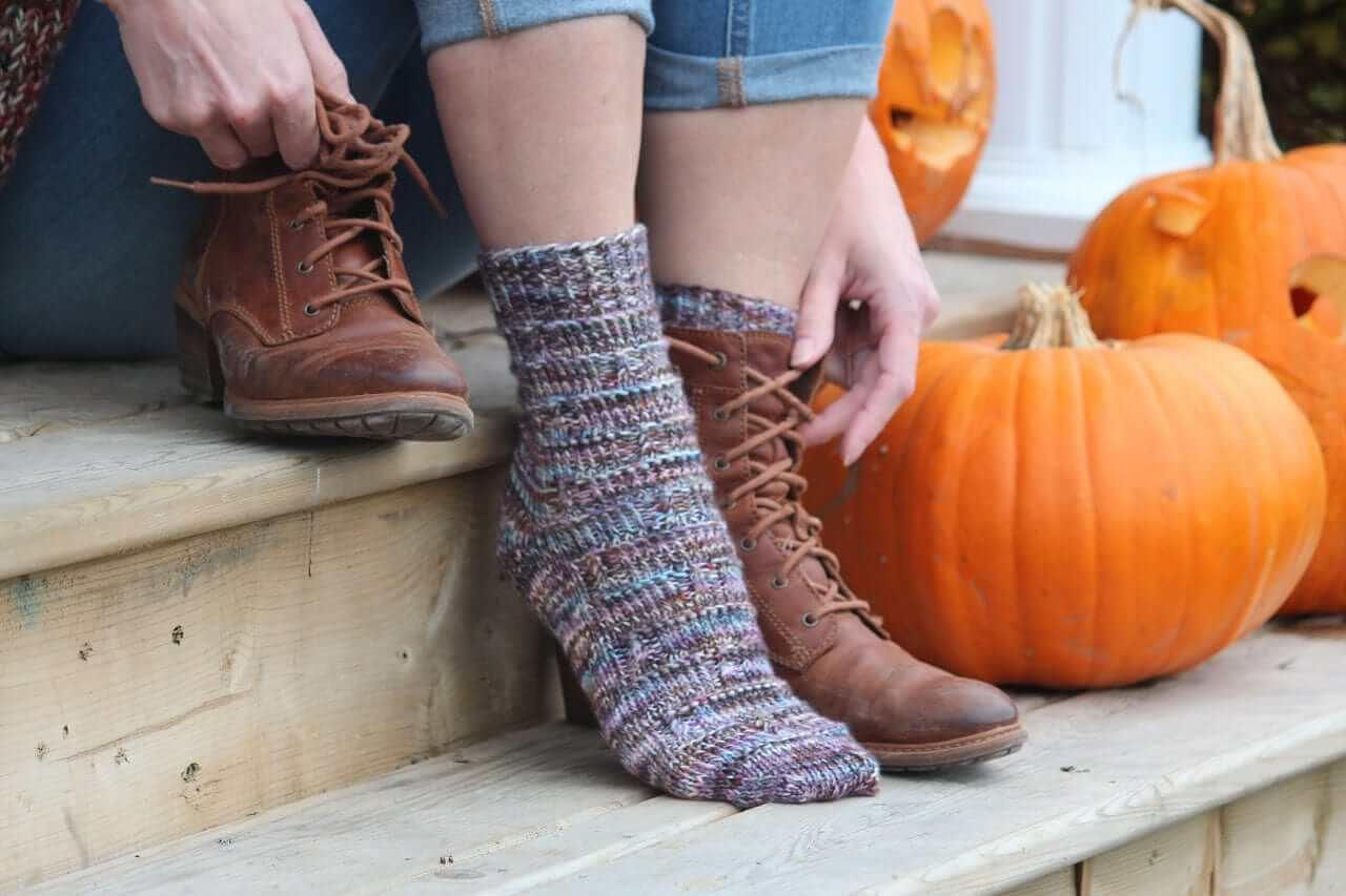 Marly Texture Patron de Bas Gratuit – Les Laines Biscotte Yarns