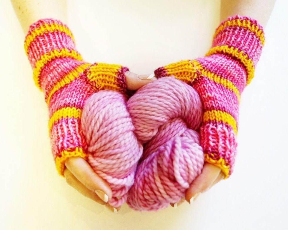 Wrist warmers Pattern and tutorial for knitting in circles