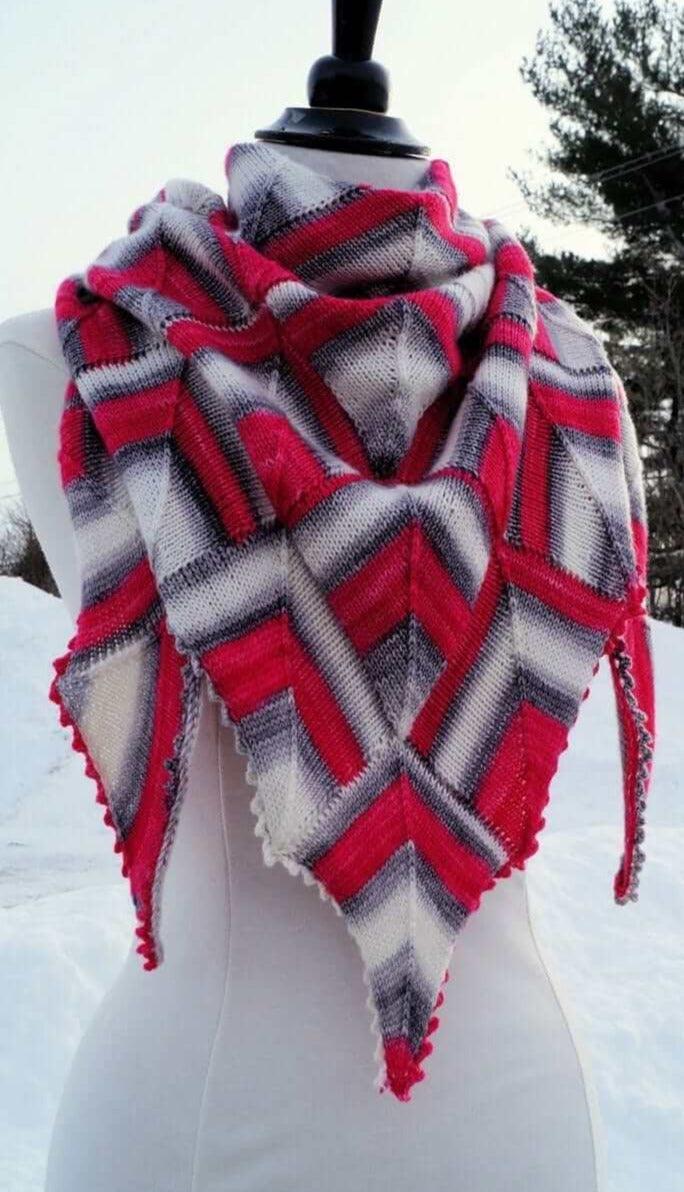 Shawl pattern with self-striping yarns