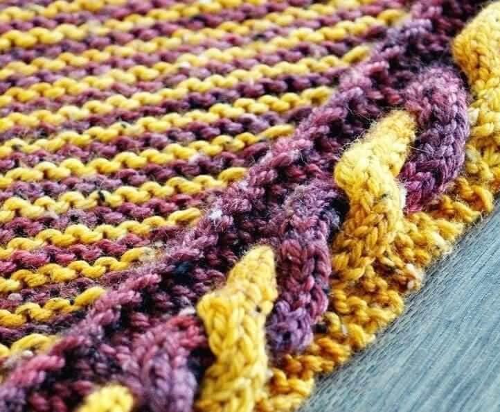 Knitting pattern - The Golden Snitch shawl