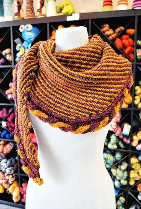 Knitting pattern - The Golden Snitch shawl