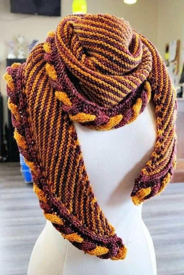 Knitting pattern - The Golden Snitch shawl