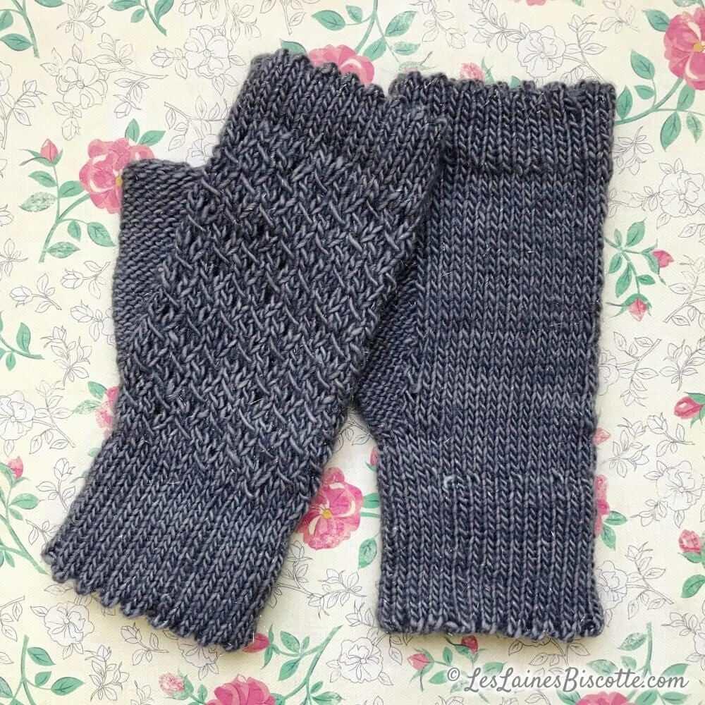Old Friends Fingerless mitts knitting pattern
